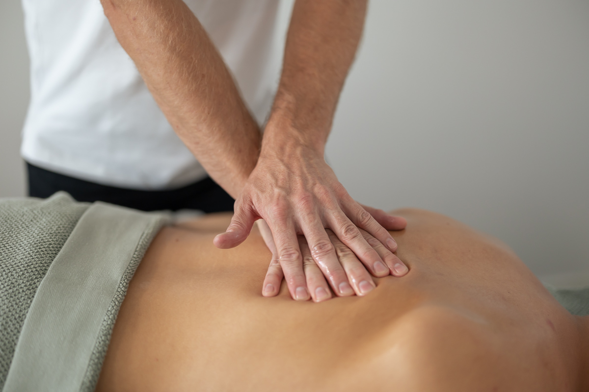 Boka massage Linköping med Hälsoresurs klippkort.