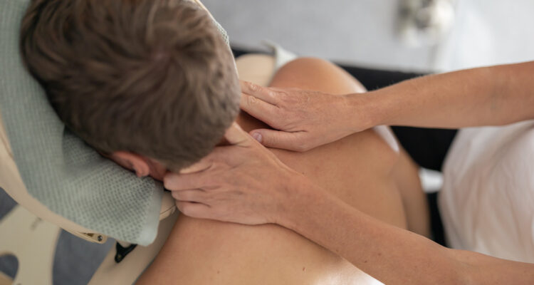 Massage är bra för dig som har ont i nacken